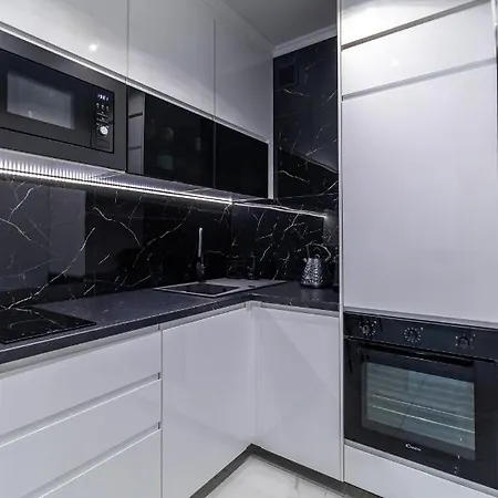 Luna, Piotrkowska 44 - Free Parking