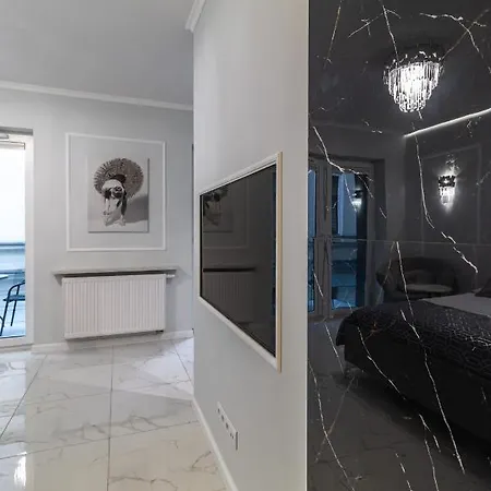 Luna, Piotrkowska 44 - Free Parking *