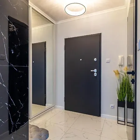 Luna, Piotrkowska 44 - Free Parking