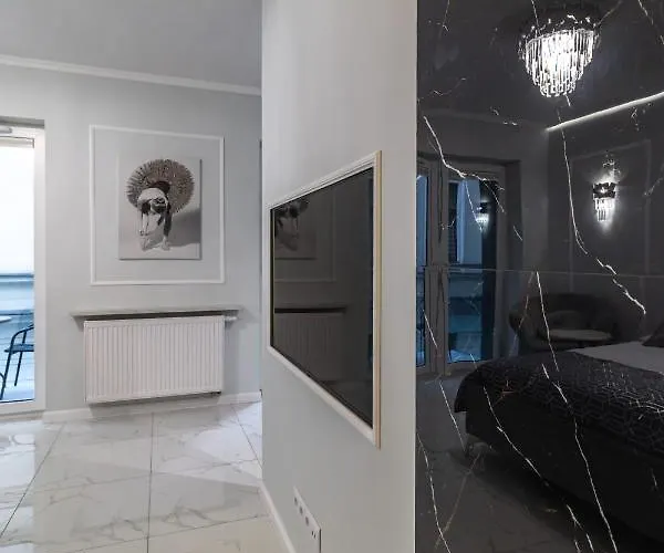 Luna, Piotrkowska 44 - Free Parking *