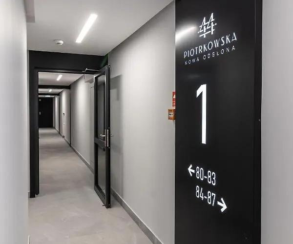 Luna, Piotrkowska 44 - Free Parking Łódź