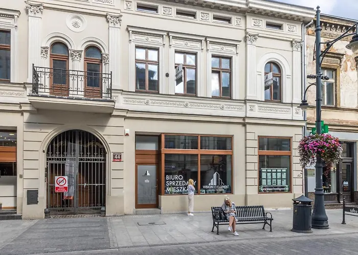 Luna, Piotrkowska 44 - Free Parking *