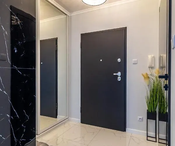 Luna, Piotrkowska 44 - Free Parking