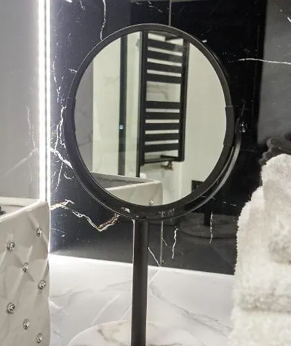 Luna, Piotrkowska 44 - Free Parking